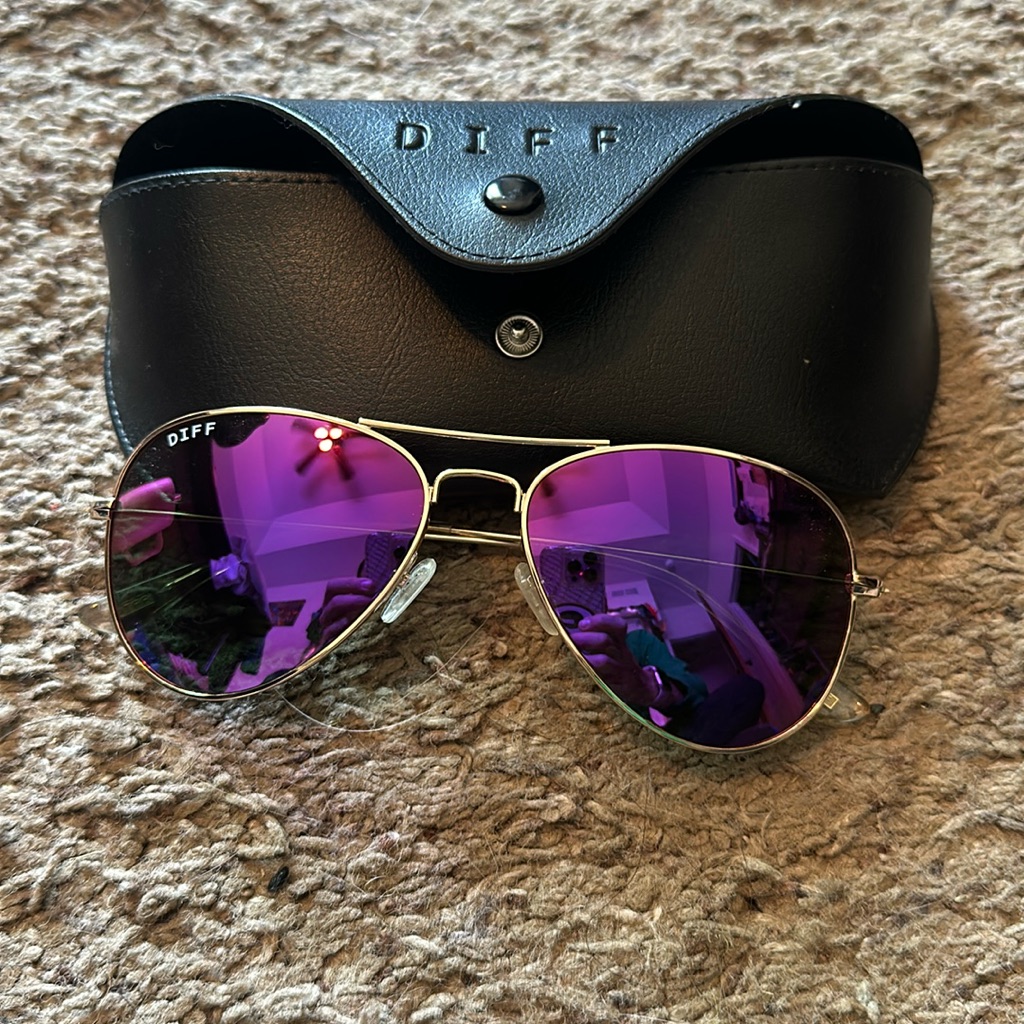 Diff Eyewear Cruz Sunglasses With Purple Flash Mirror With Pink Towards The Edge